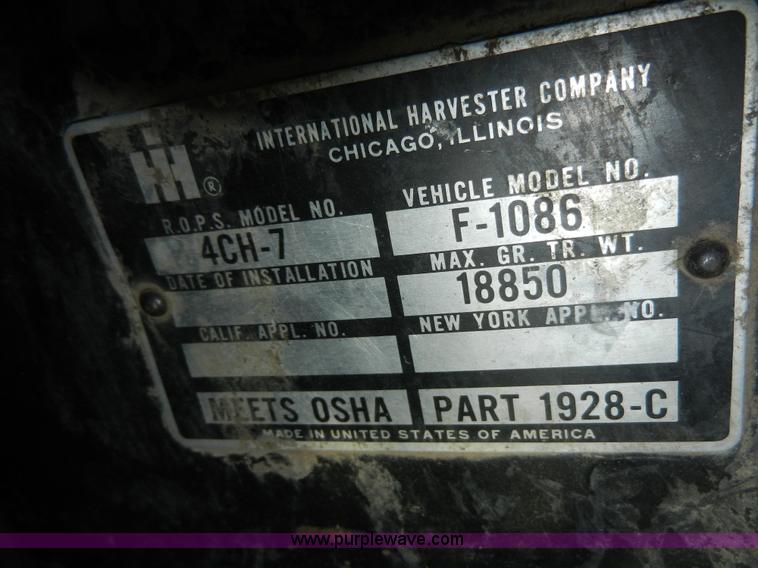 image for item A3898 1976 International 1086 tractor