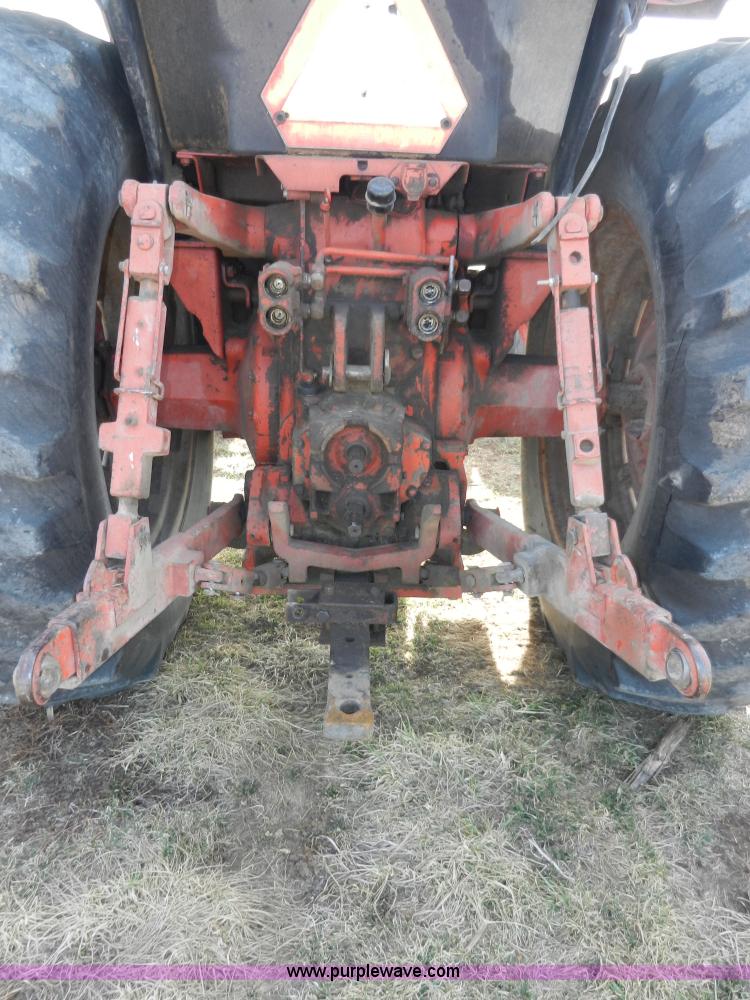 image for item A3898 1976 International 1086 tractor