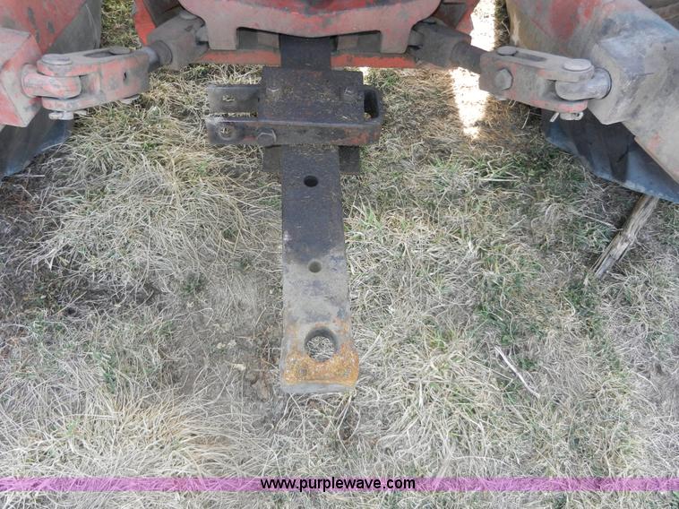 image for item A3898 1976 International 1086 tractor