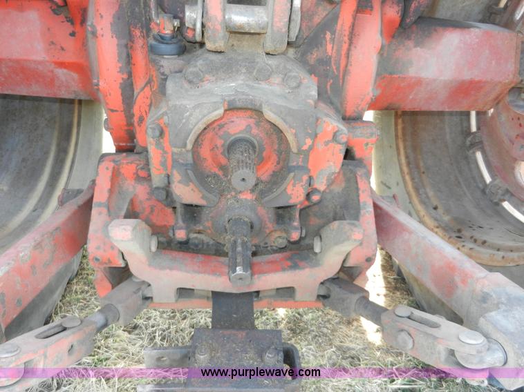 image for item A3898 1976 International 1086 tractor