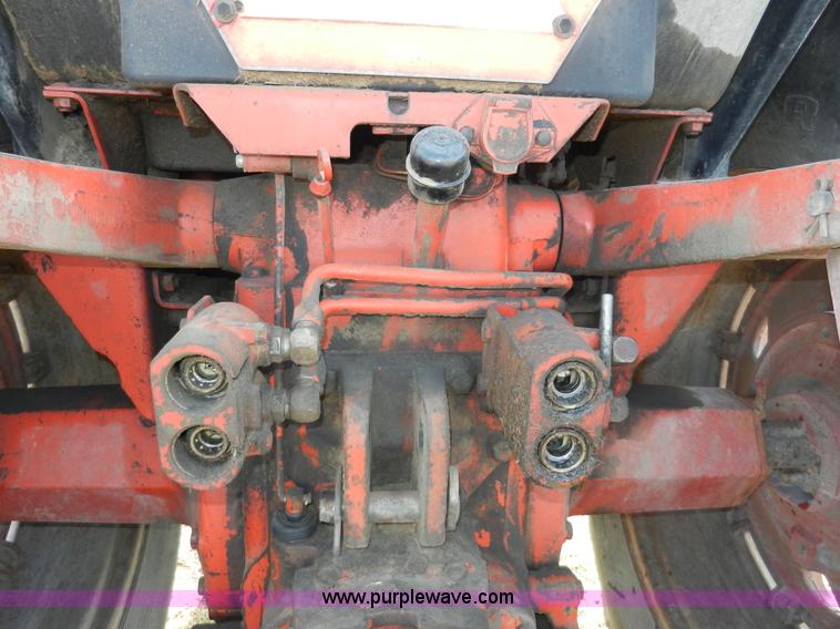image for item A3898 1976 International 1086 tractor