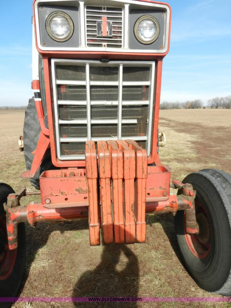 image for item A3898 1976 International 1086 tractor
