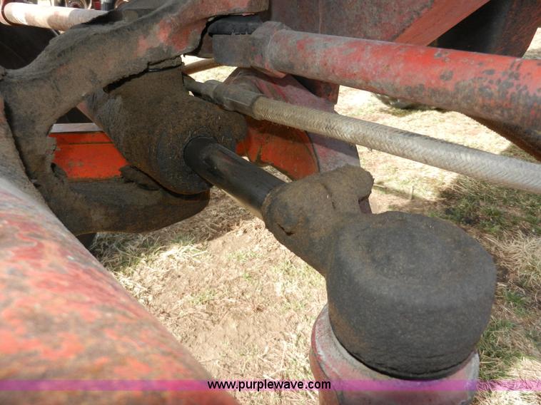 image for item A3898 1976 International 1086 tractor