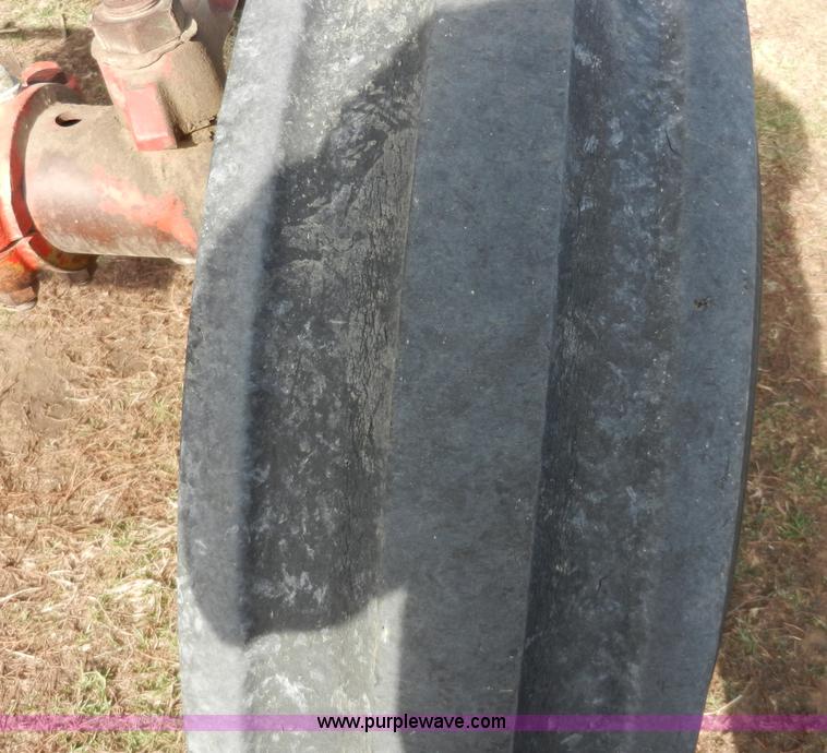 image for item A3898 1976 International 1086 tractor