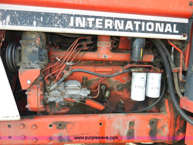 image for item A3898 1976 International 1086 tractor