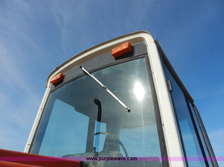 image for item A3898 1976 International 1086 tractor