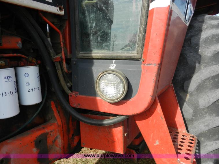 image for item A3898 1976 International 1086 tractor