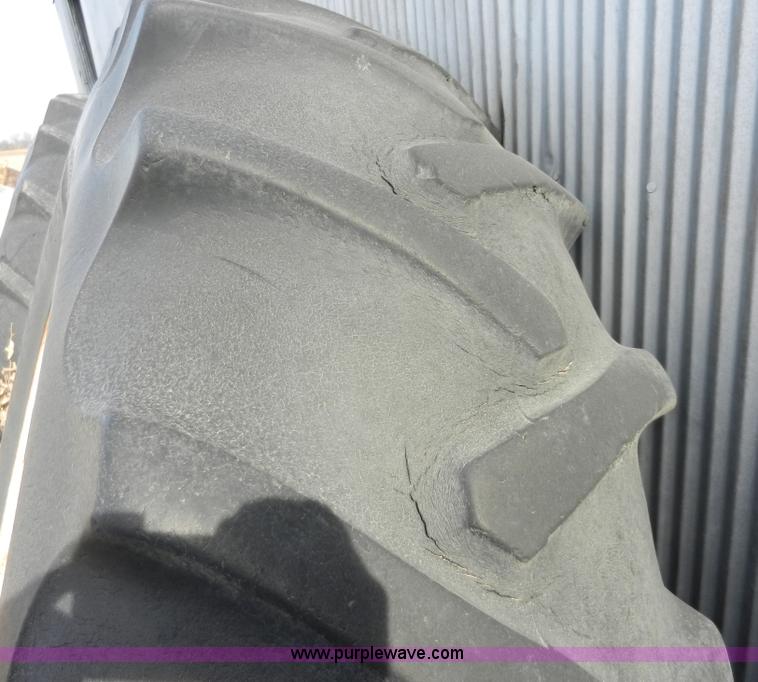 image for item A3898 1976 International 1086 tractor