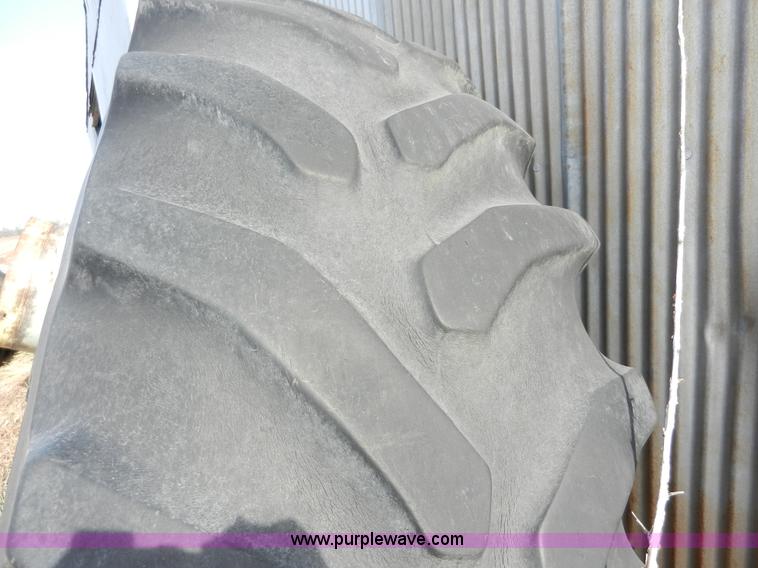 image for item A3898 1976 International 1086 tractor