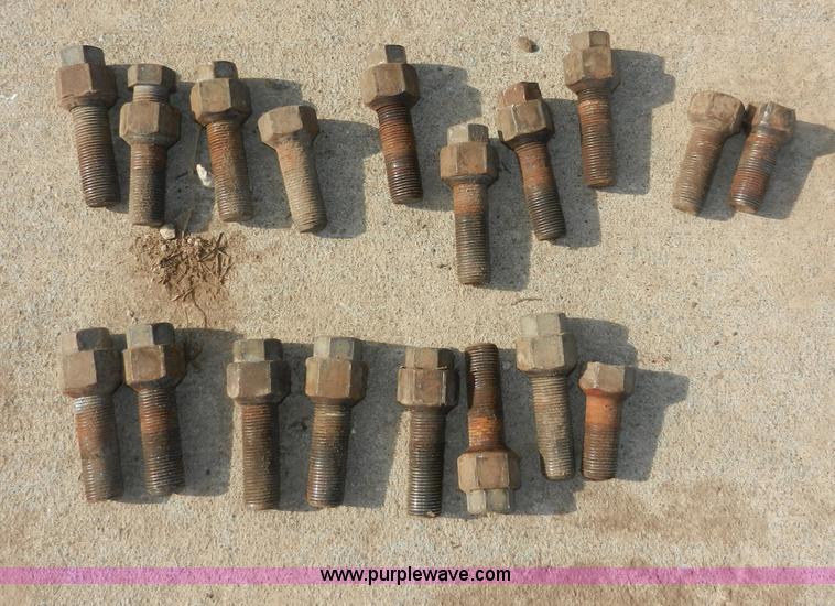 image for item A3898 1976 International 1086 tractor