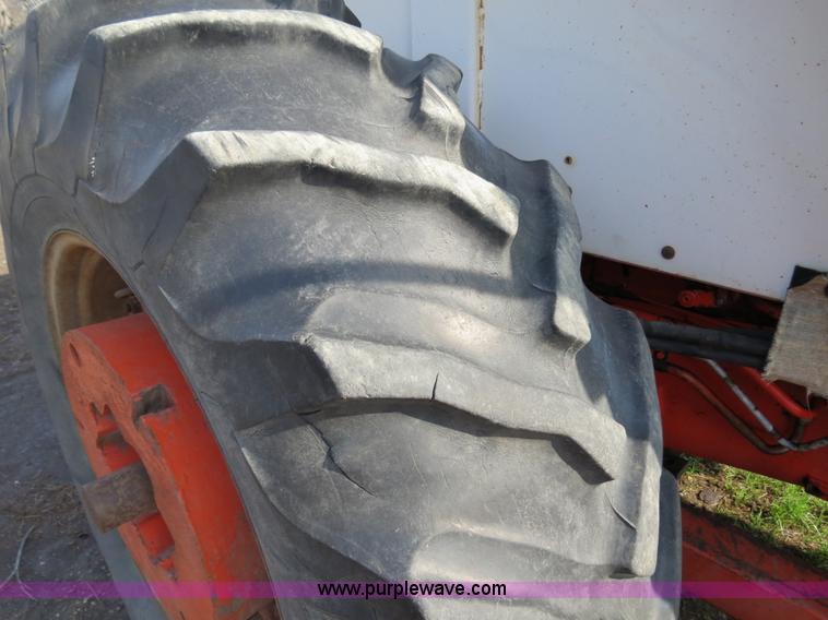 image for item B4606 1976 Case 970 tractor