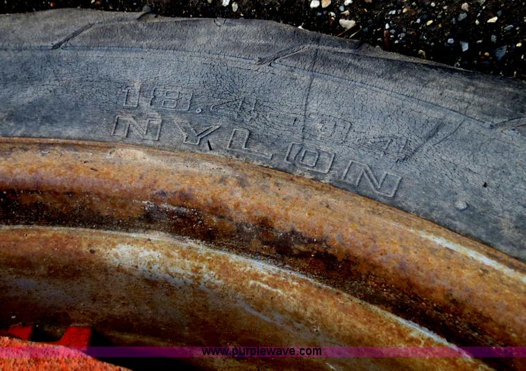 image for item B4606 1976 Case 970 tractor