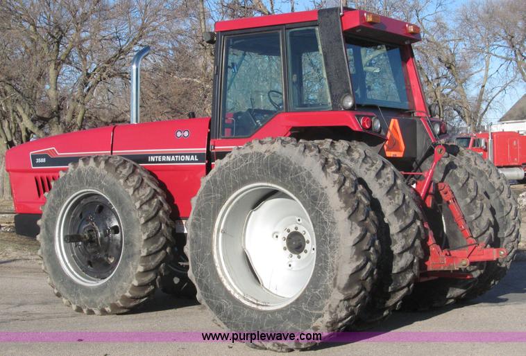 image for item B5338 1979 International 3588 MFWD tractor