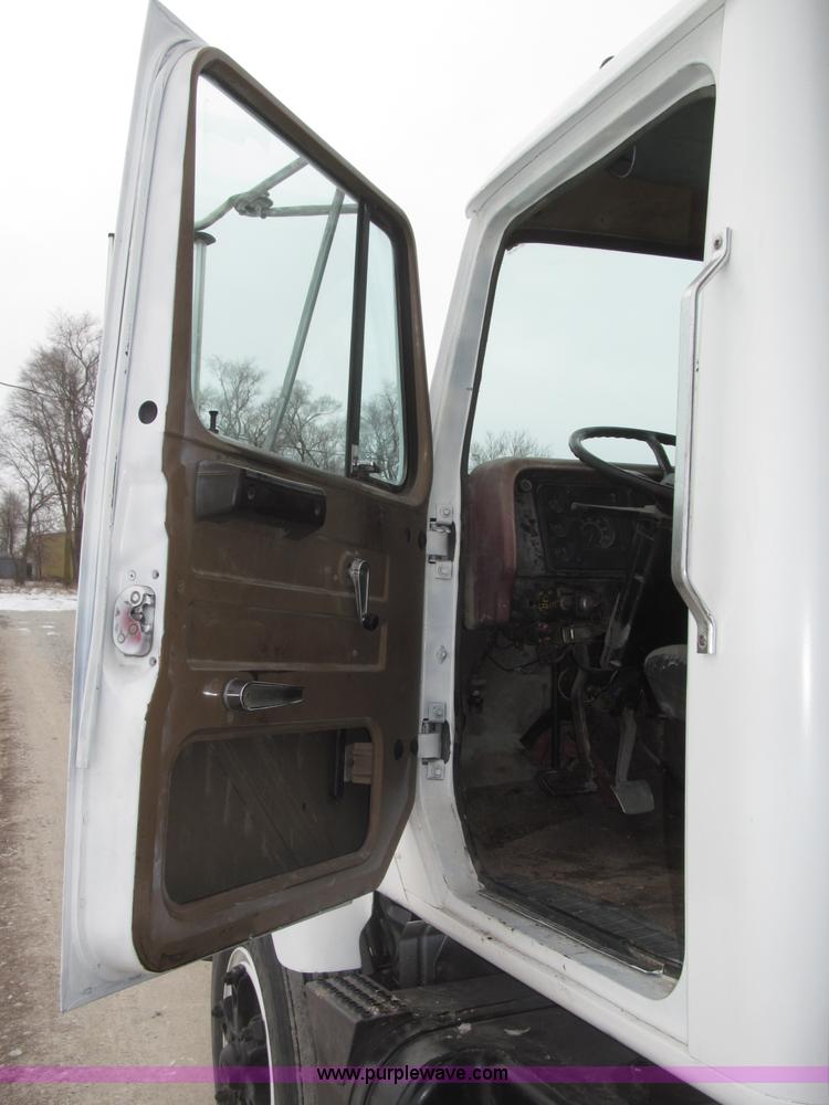 image for item B5347 1978 International F2554 dump truck