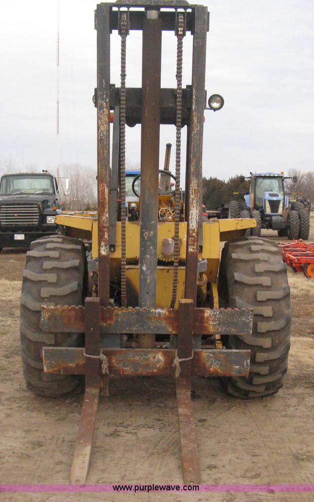 image for item B8409 Massey Fergusen H50 rough terrain forklift