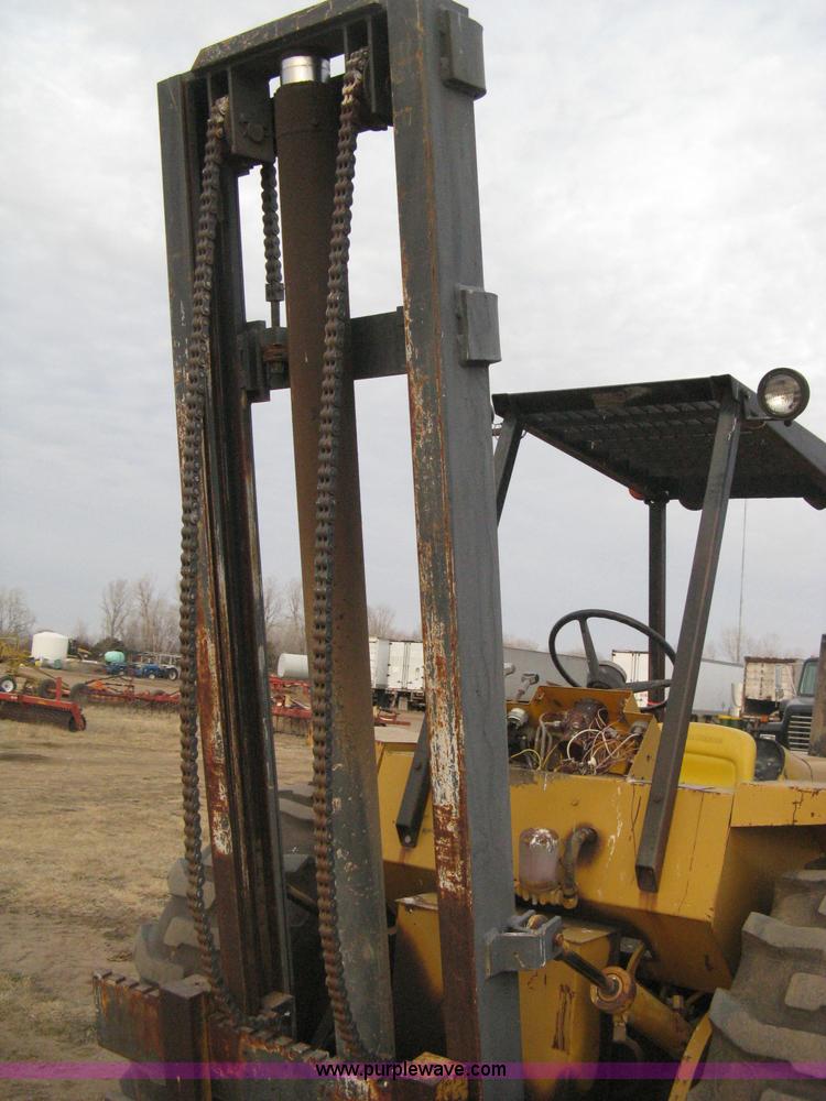image for item B8409 Massey Fergusen H50 rough terrain forklift