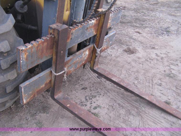 image for item B8409 Massey Fergusen H50 rough terrain forklift