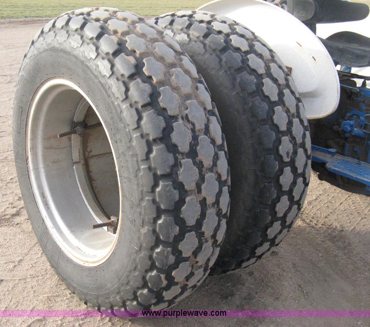 image for item B8411 Ford 3910 tractor