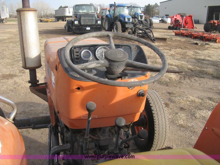 image for item B8413 Kubota M5500 DT tractor