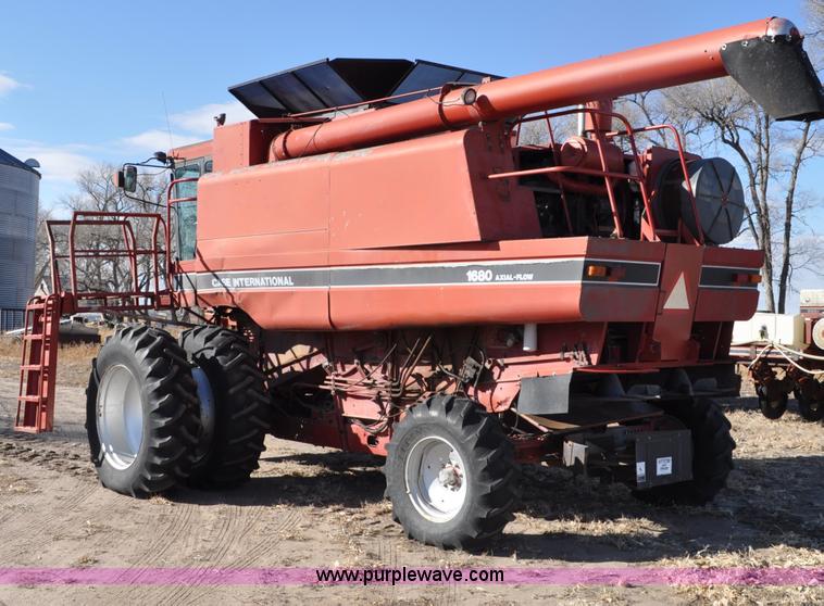 image for item C3390 1990 Case IH 1680 combine