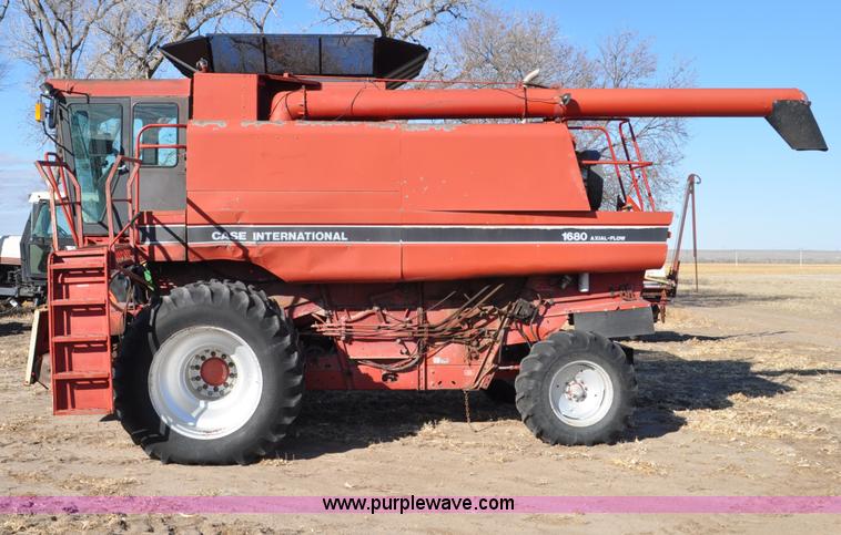 image for item C3390 1990 Case IH 1680 combine