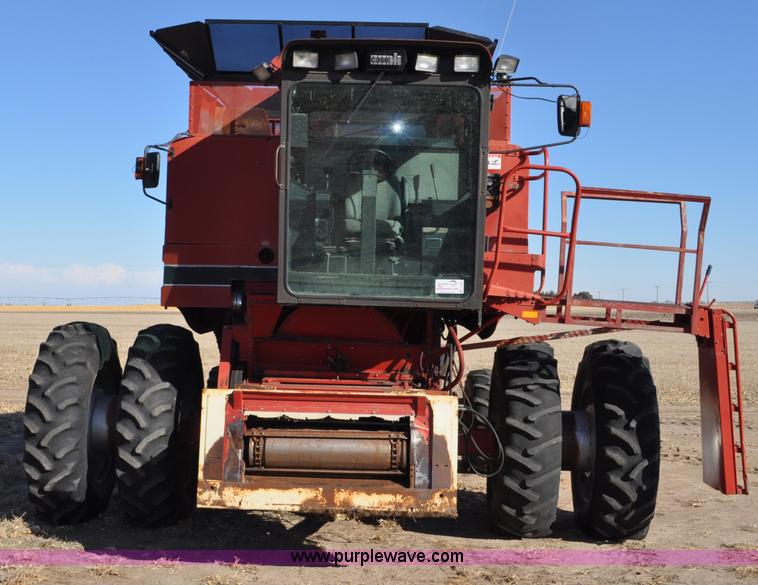 image for item C3390 1990 Case IH 1680 combine