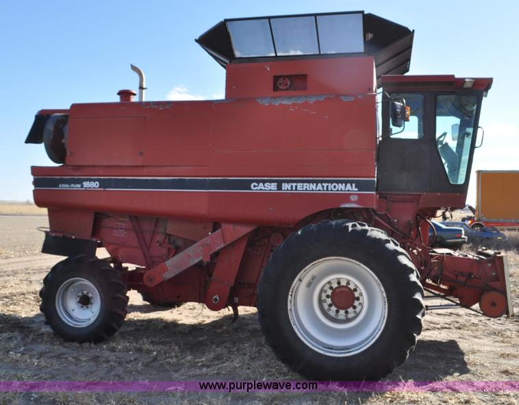image for item C3390 1990 Case IH 1680 combine