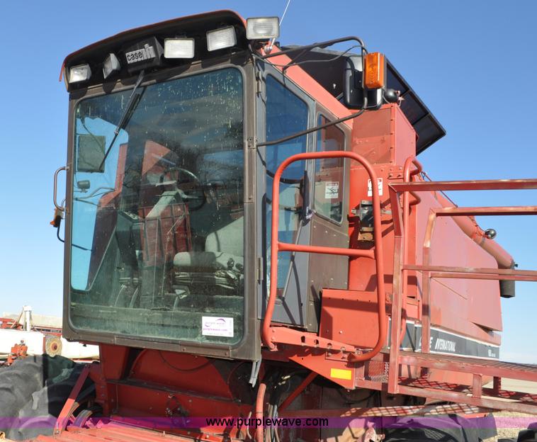 image for item C3390 1990 Case IH 1680 combine