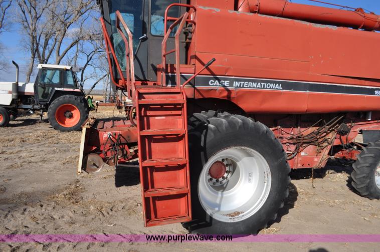 image for item C3390 1990 Case IH 1680 combine