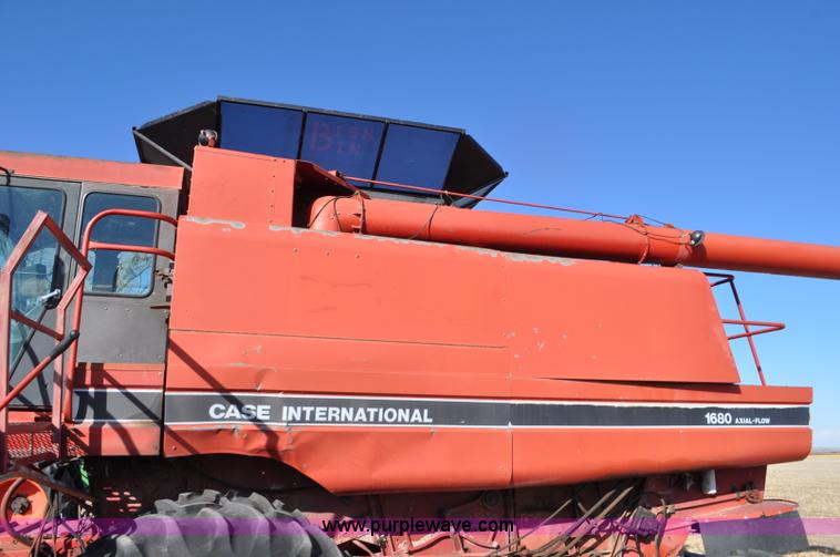 image for item C3390 1990 Case IH 1680 combine
