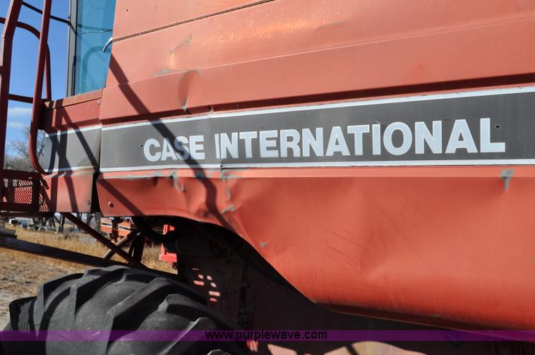 image for item C3390 1990 Case IH 1680 combine