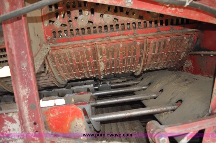 image for item C3390 1990 Case IH 1680 combine