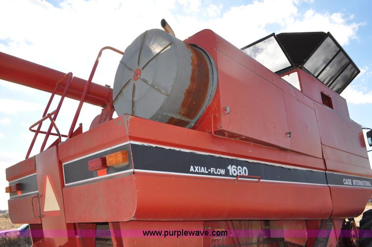image for item C3390 1990 Case IH 1680 combine