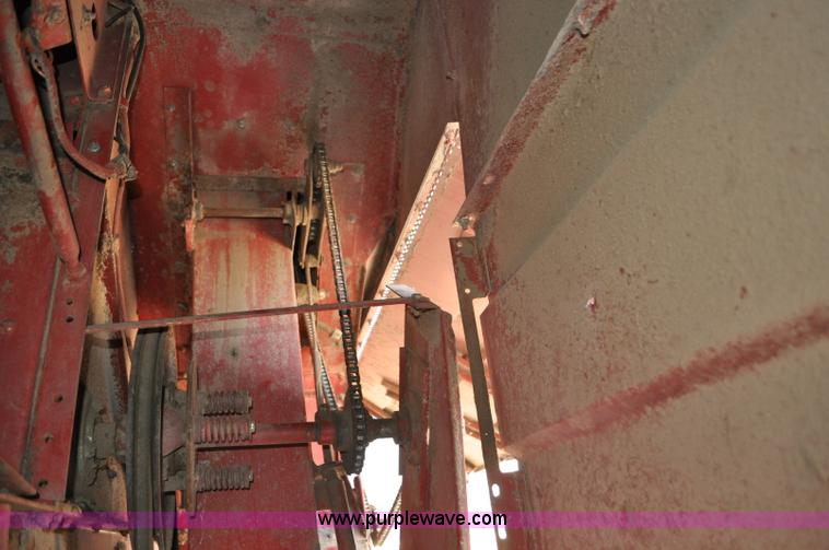 image for item C3390 1990 Case IH 1680 combine