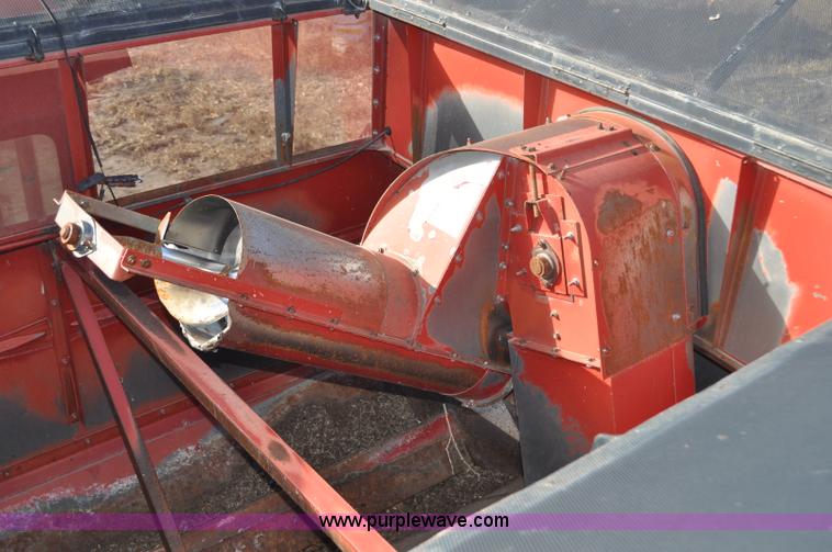 image for item C3390 1990 Case IH 1680 combine