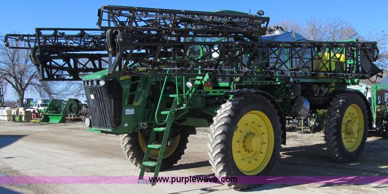 image for item D7138 2010 John Deere 4930 self-propelled sprayer