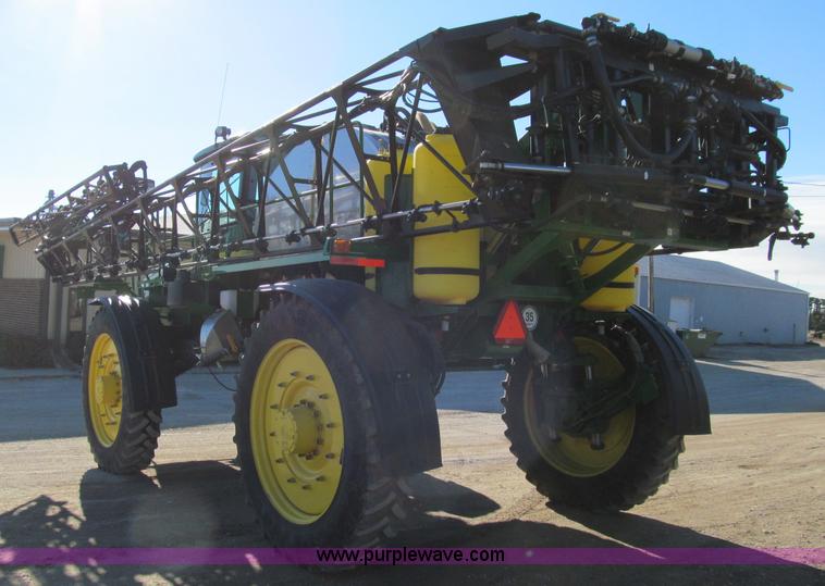 image for item D7138 2010 John Deere 4930 self-propelled sprayer