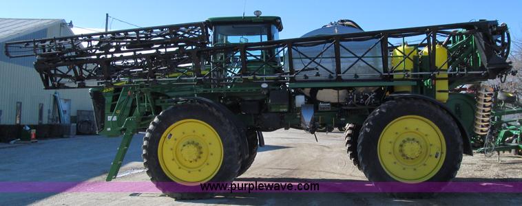 image for item D7138 2010 John Deere 4930 self-propelled sprayer