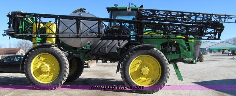 image for item D7138 2010 John Deere 4930 self-propelled sprayer