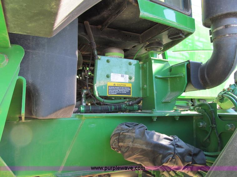 image for item D7138 2010 John Deere 4930 self-propelled sprayer