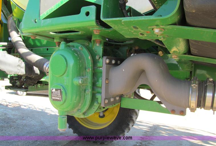image for item D7138 2010 John Deere 4930 self-propelled sprayer