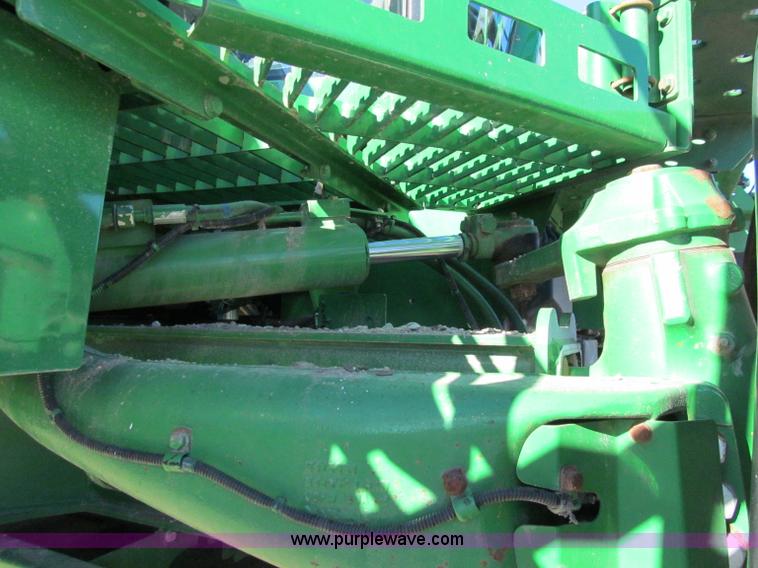 image for item D7138 2010 John Deere 4930 self-propelled sprayer