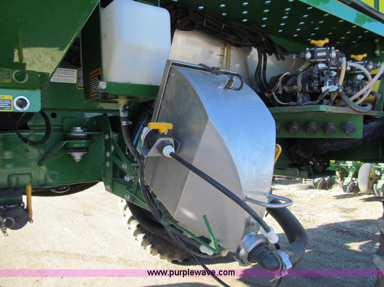 image for item D7138 2010 John Deere 4930 self-propelled sprayer