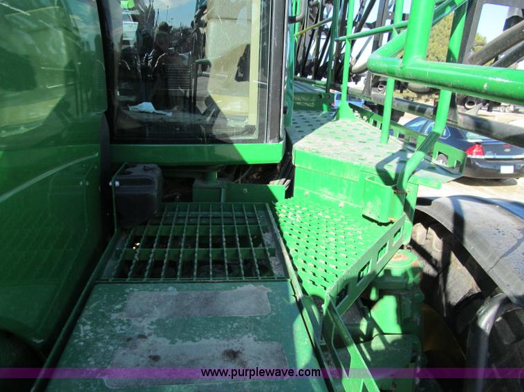 image for item D7138 2010 John Deere 4930 self-propelled sprayer