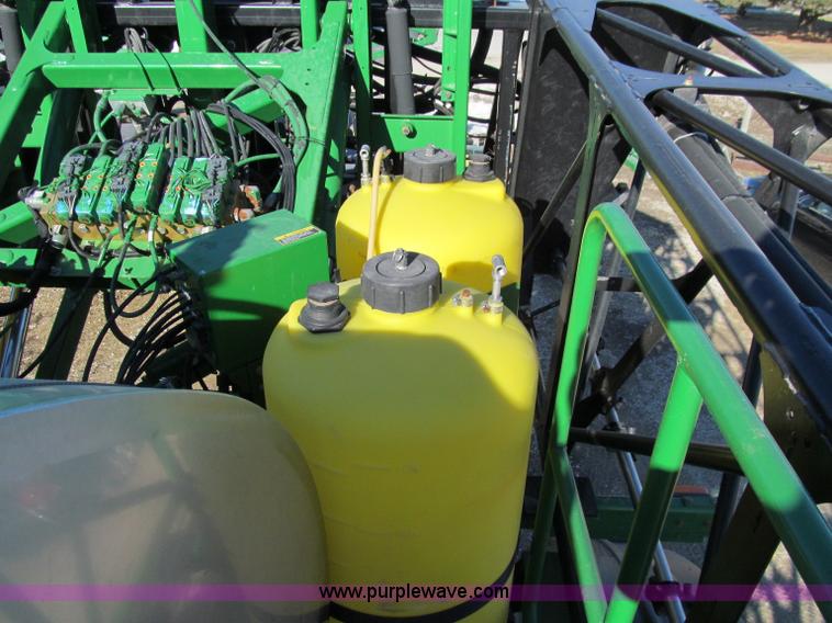 image for item D7138 2010 John Deere 4930 self-propelled sprayer