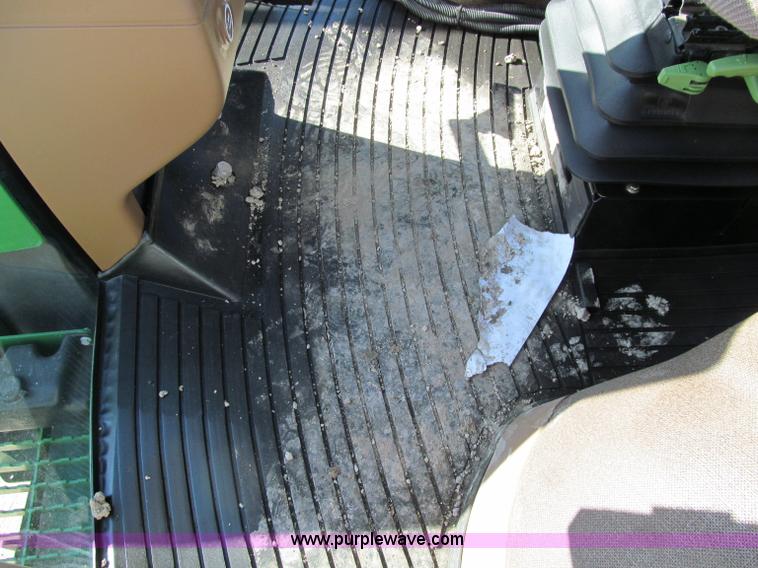 image for item D7138 2010 John Deere 4930 self-propelled sprayer