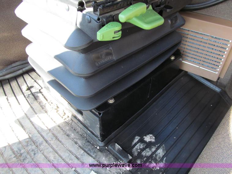 image for item D7138 2010 John Deere 4930 self-propelled sprayer