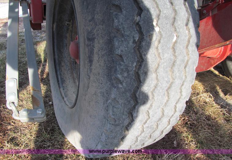 image for item D7141 2004 Hiniker 4836 air seeder