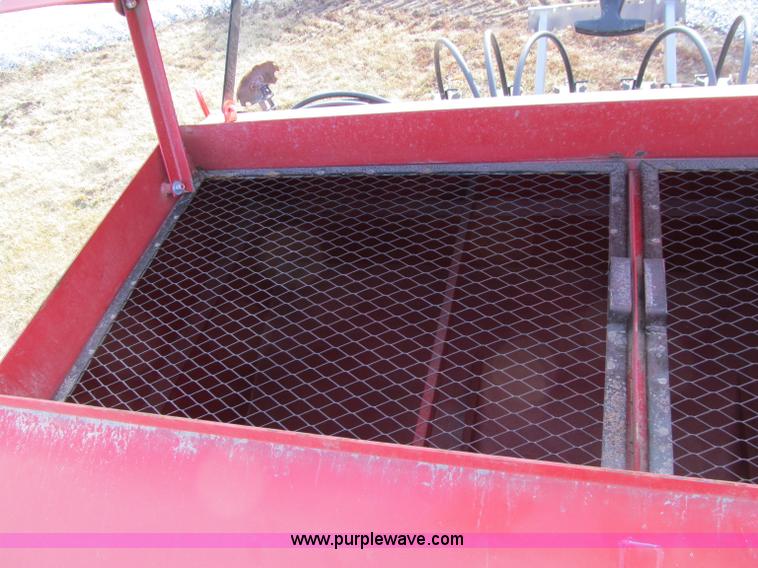 image for item D7141 2004 Hiniker 4836 air seeder