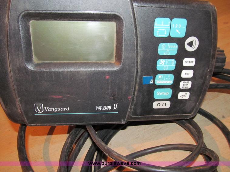 image for item D7141 2004 Hiniker 4836 air seeder